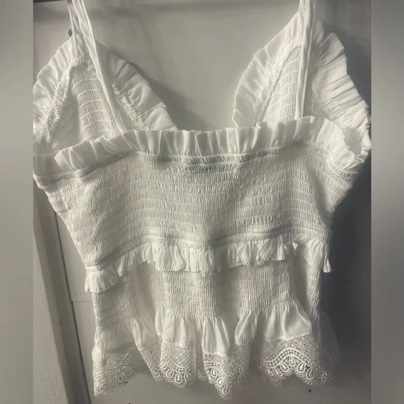 Cute white ruffle top - Picture 5 of 6
